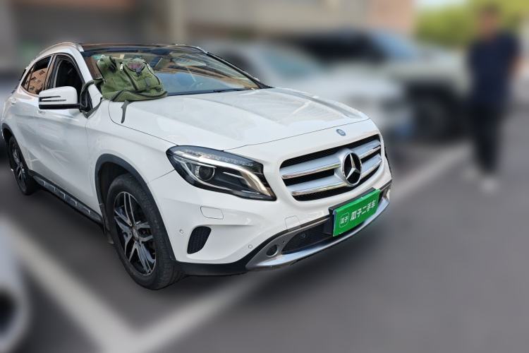 Used Mercedes-Benz GLA 2015 GLA 220 4MATIC Fashion Model Front Right 45 Deg