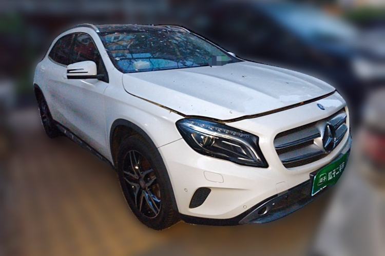 Used Mercedes-Benz GLA 2015 GLA 200 Fashion Model Front Right 45 Deg