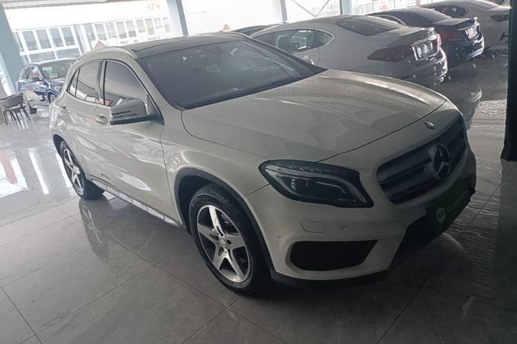 Used Mercedes-Benz GLA 2015 GLA 260 4MATIC Front Right 45 Deg