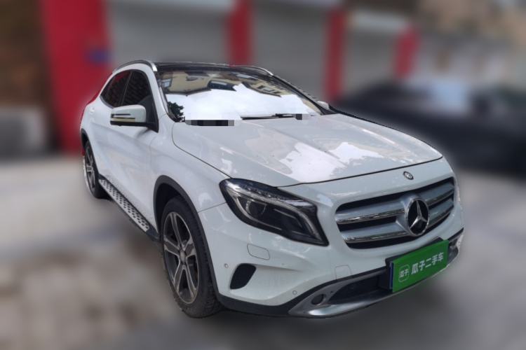 Used Mercedes-Benz GLA 2015 GLA 220 4MATIC Luxury Model Front Right 45 Deg