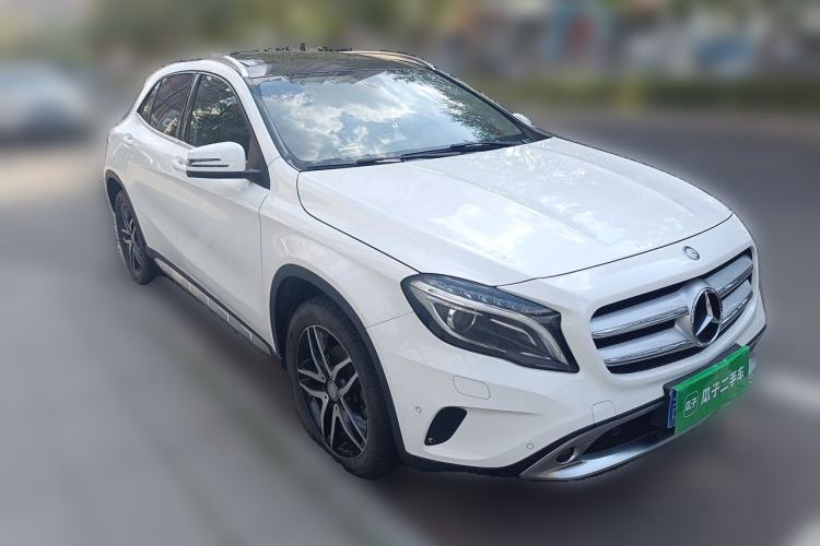 Used Mercedes-Benz GLA 2015 GLA 200 Fashion Model Front Right 45 Deg
