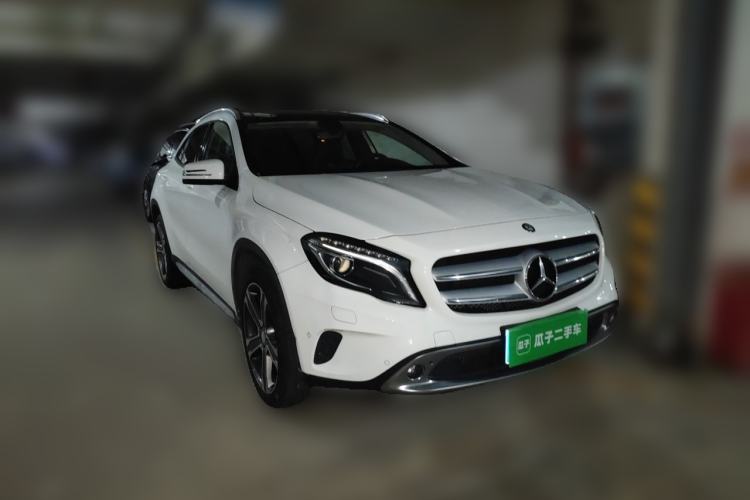 Used Mercedes-Benz GLA 2015 GLA 220 4MATIC Luxury Model Front Right 45 Deg