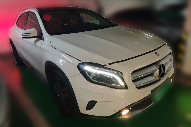 Used Mercedes-Benz GLA 2015 GLA 200 Fashion Model Front Right 45 Deg
