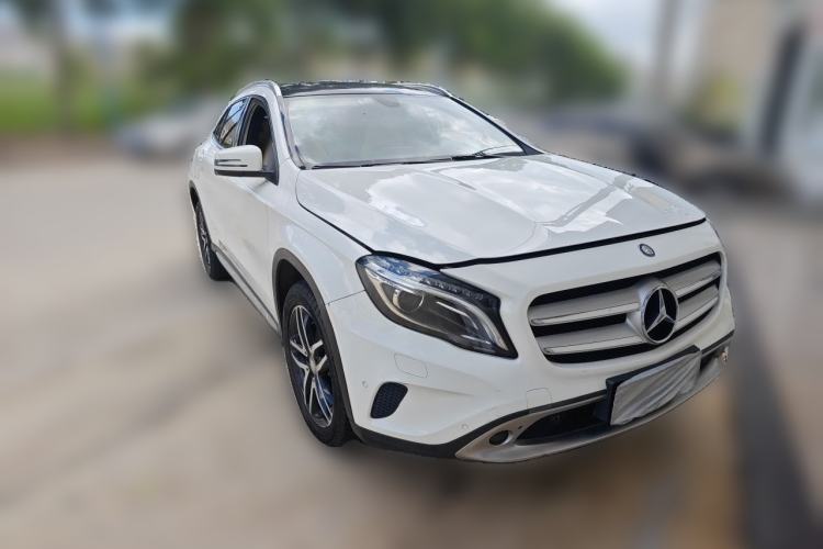 Used Mercedes-Benz GLA 2015 GLA 220 4MATIC Fashion Model Front Right 45 Deg
