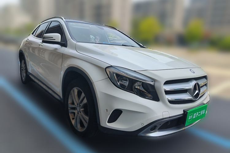 Used Mercedes-Benz GLA 2015 GLA 200 Sport Edition Front Right 45 Deg