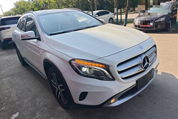 Used Mercedes-Benz GLA 2015 GLA 220 4MATIC Fashion Model Front Right 45 Deg