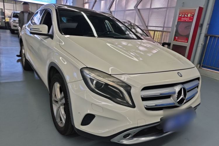 Used Mercedes-Benz GLA 2015 GLA 200 Front Right 45 Deg