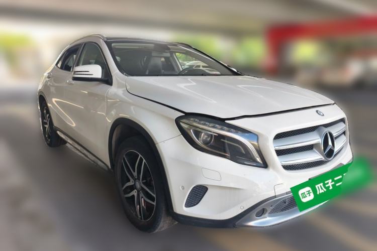 Used Mercedes-Benz GLA 2015 GLA 200 Fashion Model Front Right 45 Deg