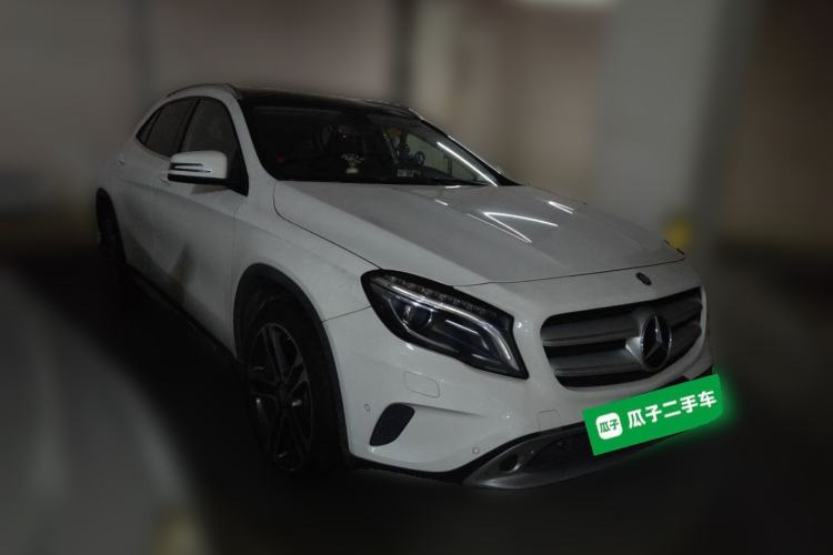 Used Mercedes-Benz GLA 2015 GLA 220 4MATIC Luxury Model Front Right 45 Deg