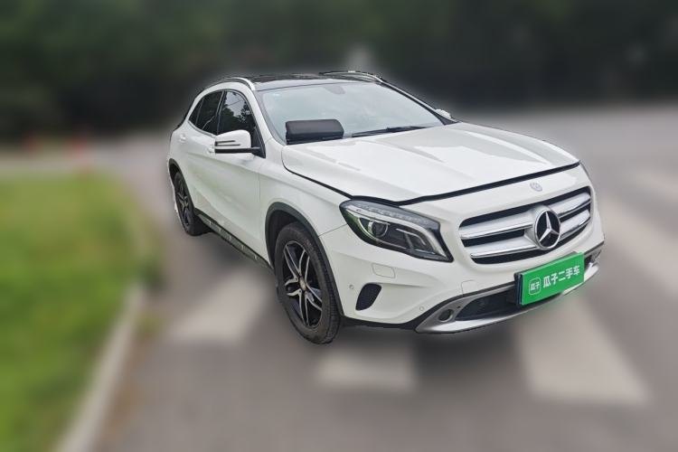 Used Mercedes-Benz GLA 2015 GLA 200 Fashion Model Front Right 45 Deg