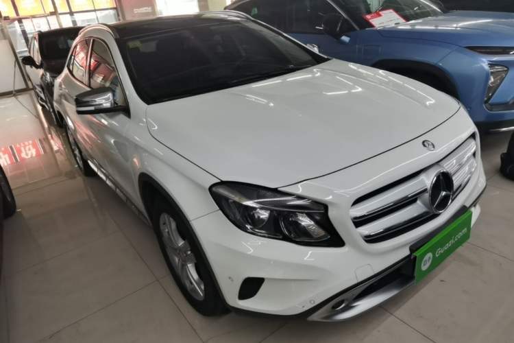 Used Mercedes-Benz GLA 2015 GLA 200 Sport Edition Front Right 45 Deg