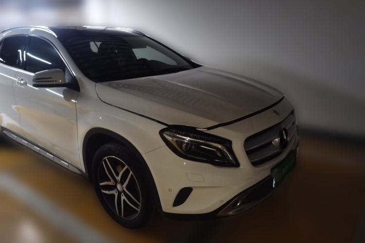 Used Mercedes-Benz GLA 2015 GLA 220 4MATIC Fashion Model Front Right 45 Deg