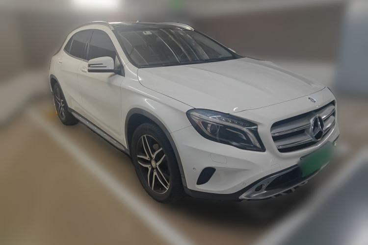 Used Mercedes-Benz GLA 2015 GLA 200 Fashion Model Front Right 45 Deg