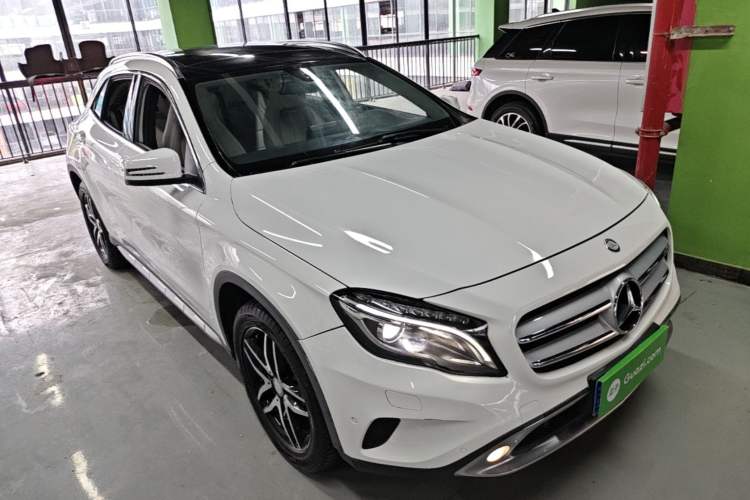Used Mercedes-Benz GLA 2015 GLA 200 Fashion Model Front Right 45 Deg