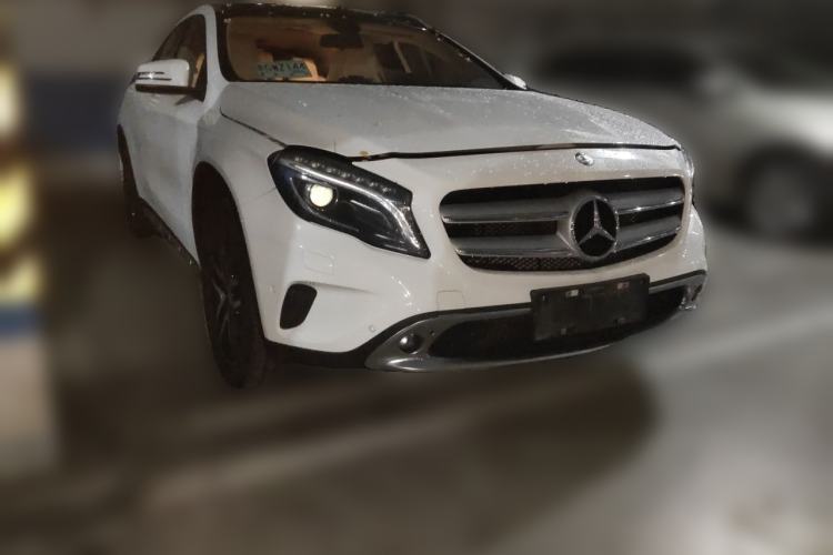 Used Mercedes-Benz GLA 2015 GLA 220 4MATIC Fashion Model Front Right 45 Deg