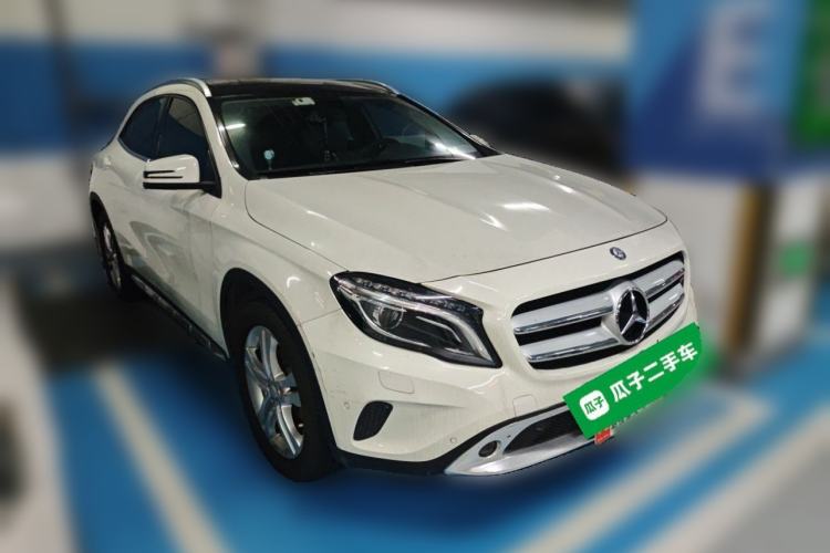 Used Mercedes-Benz GLA 2015 GLA 200 Front Right 45 Deg