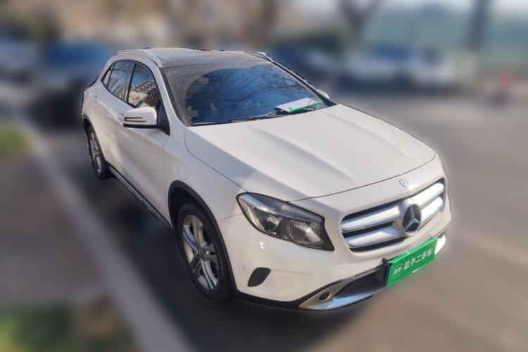 Used Mercedes-Benz GLA 2015 GLA 200 Sport Edition Front Right 45 Deg