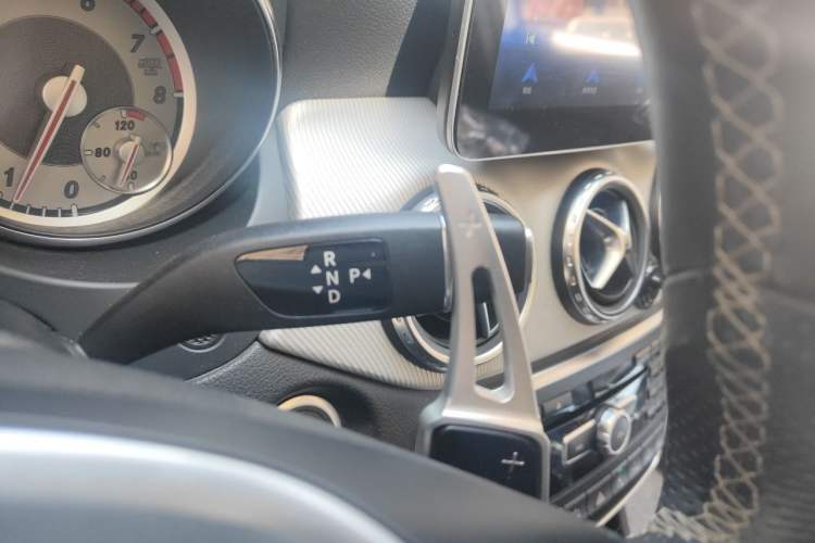 Used Mercedes-Benz GLA 2015 GLA 220 4MATIC Luxury Model Gear Lever
