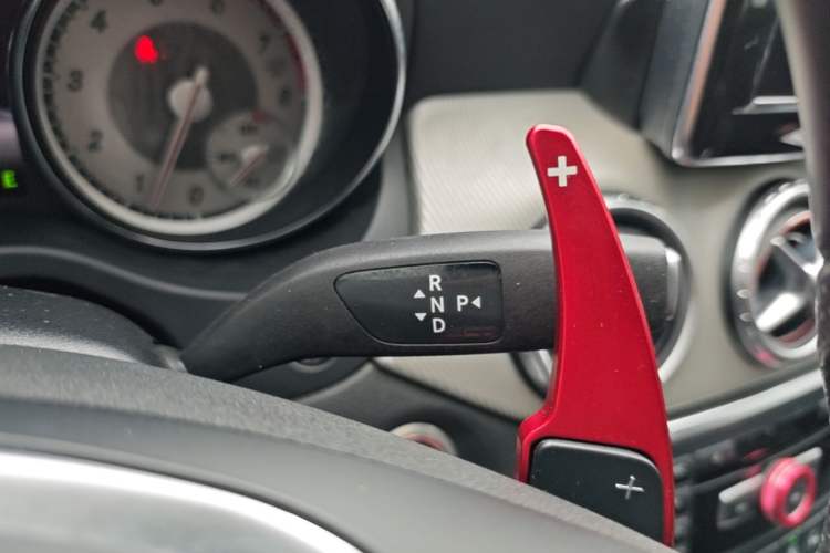 Used Mercedes-Benz GLA 2015 GLA 200 Fashion Model Gear Lever