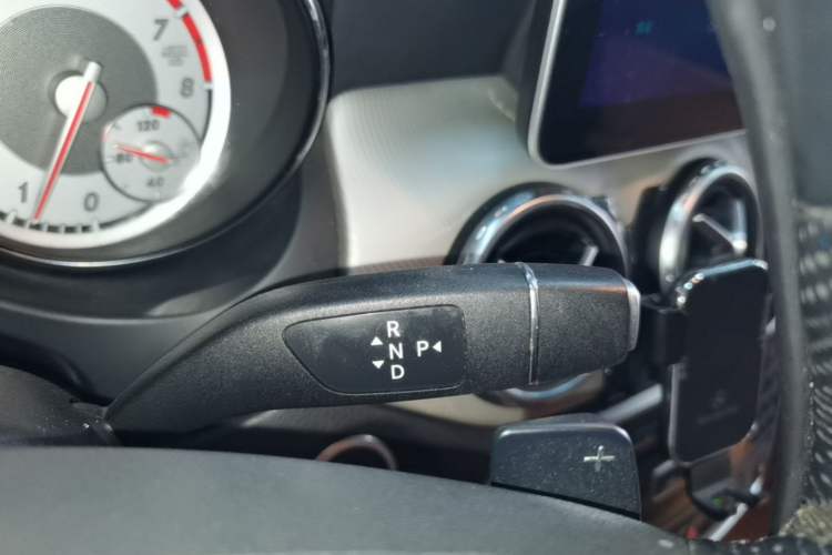 Used Mercedes-Benz GLA 2015 GLA 220 4MATIC Luxury Model Gear Lever