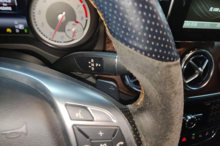 Used Mercedes-Benz GLA 2015 GLA 260 4MATIC Sport Edition Gear Lever