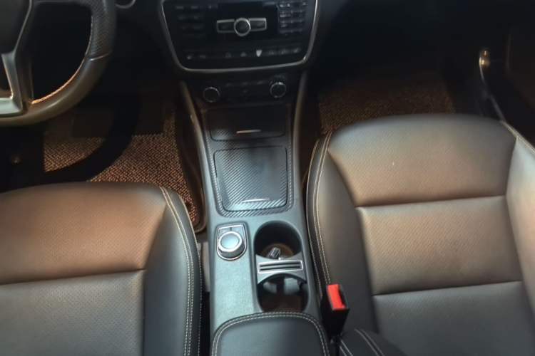 Used Mercedes-Benz GLA 2015 GLA 220 4MATIC Fashion Model Gear Lever