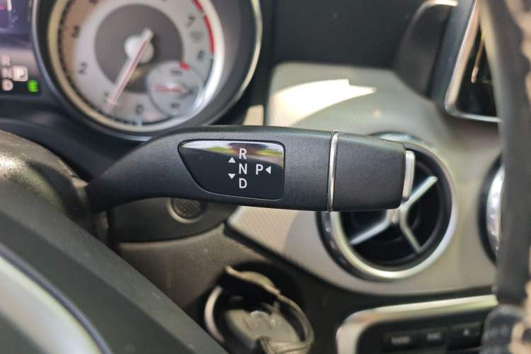 Used Mercedes-Benz GLA 2015 GLA 200 Sport Edition Gear Lever