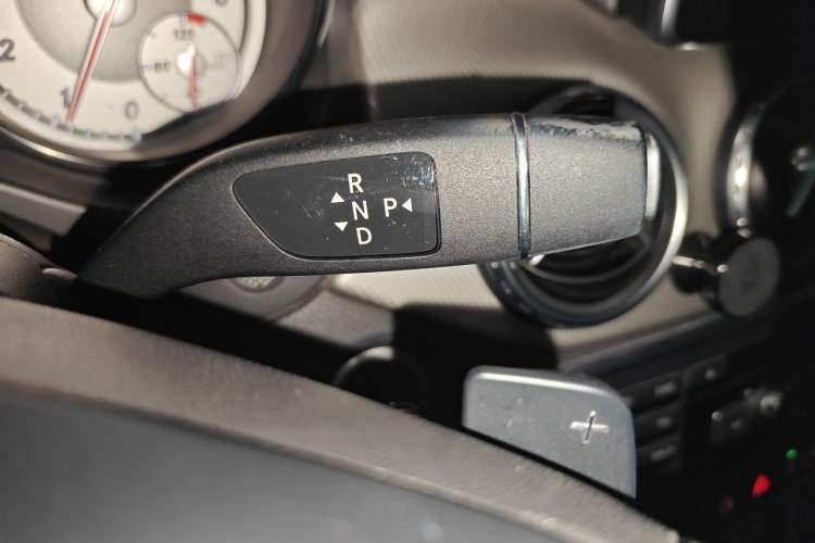Used Mercedes-Benz GLA 2015 GLA 220 4MATIC Fashion Model Gear Lever