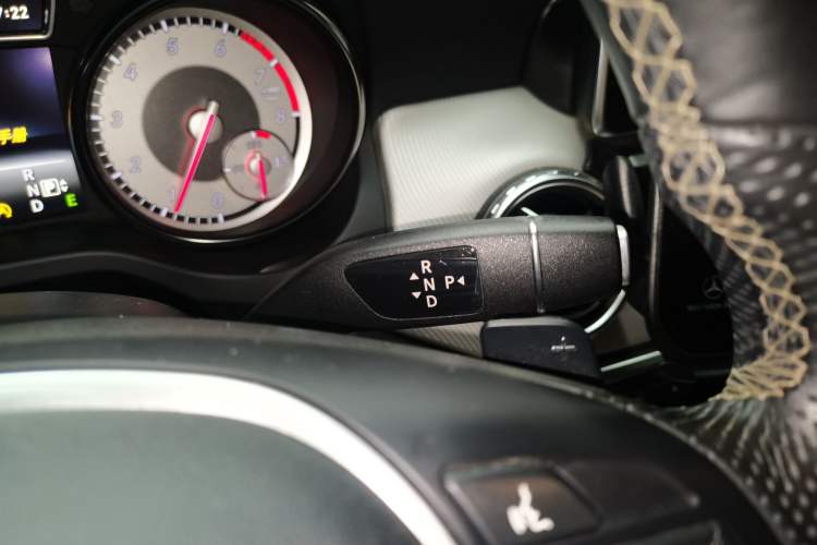 Used Mercedes-Benz GLA 2015 GLA 220 4MATIC Fashion Model Gear Lever