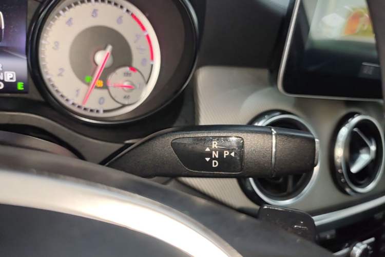 Used Mercedes-Benz GLA 2015 GLA 200 Fashion Model Gear Lever