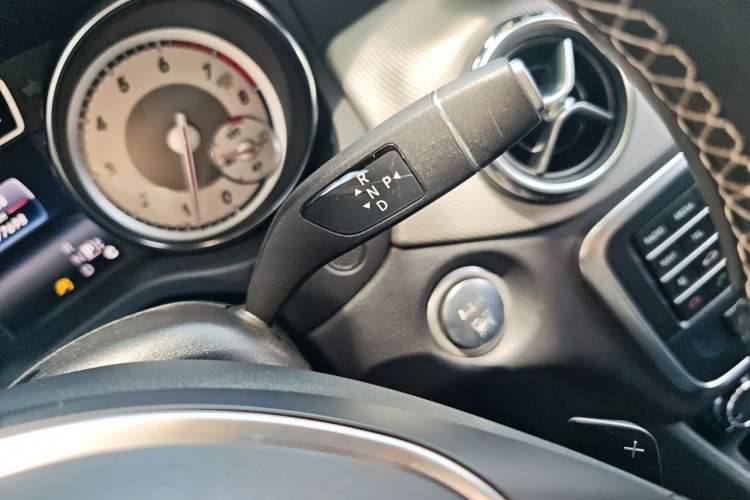 Used Mercedes-Benz GLA 2015 GLA 200 Fashion Model Gear Lever