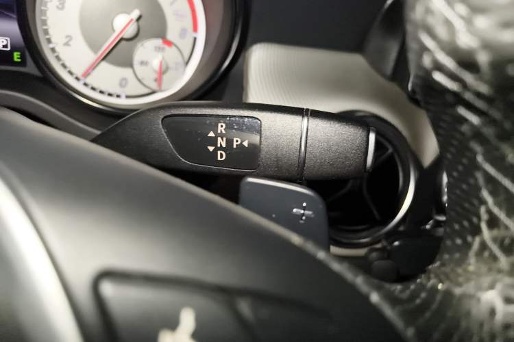 Used Mercedes-Benz GLA 2015 GLA 220 4MATIC Fashion Model Gear Lever