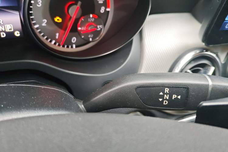 Used Mercedes-Benz GLA 2015 GLA 200 Fashion Model Gear Lever