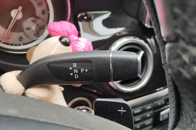 Used Mercedes-Benz GLA 2015 GLA 220 4MATIC Luxury Model Gear Lever