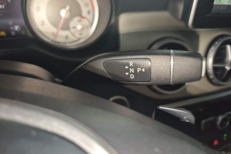 Used Mercedes-Benz GLA 2015 GLA 200 Sport Edition Gear Lever
