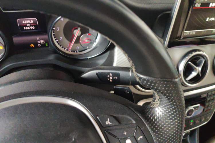 Used Mercedes-Benz GLA 2015 GLA 220 4MATIC Luxury Model Gear Lever