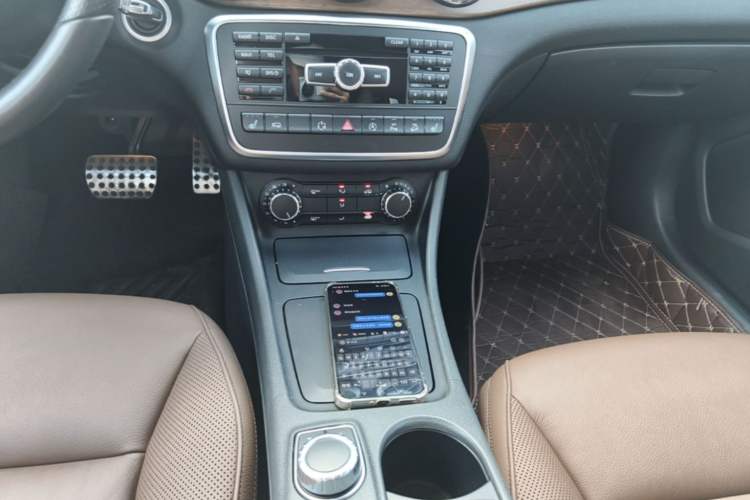 Used Mercedes-Benz GLA 2015 GLA 260 4MATIC Sport Edition Gear Lever