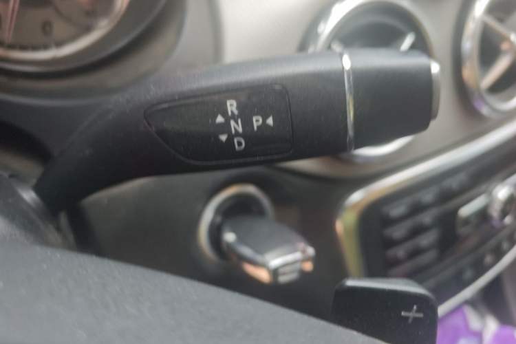 Used Mercedes-Benz GLA 2015 GLA 220 4MATIC Fashion Model Gear Lever