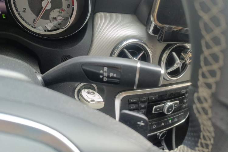 Used Mercedes-Benz GLA 2015 GLA 200 Fashion Model Gear Lever