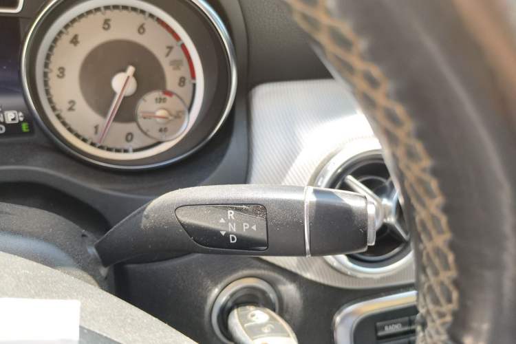 Used Mercedes-Benz GLA 2015 GLA 220 4MATIC Fashion Model Gear Lever