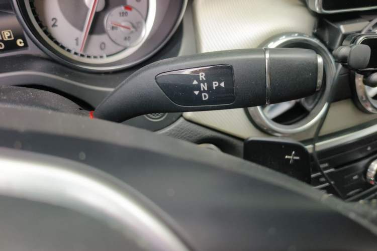 Used Mercedes-Benz GLA 2015 GLA 220 4MATIC Fashion Model Gear Lever