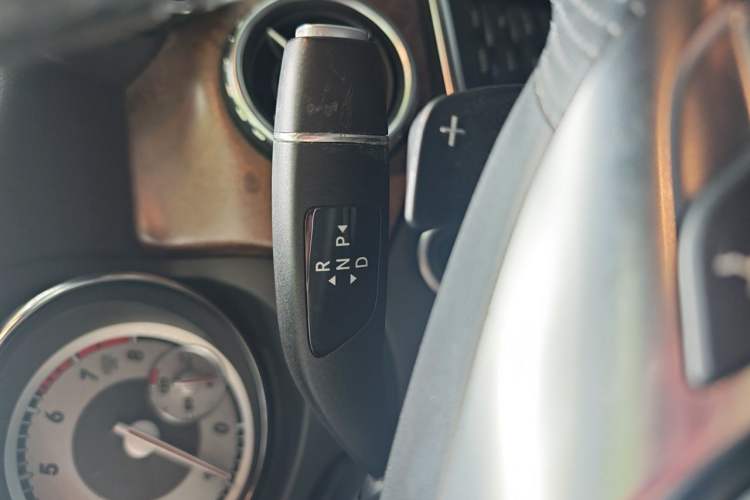 Used Mercedes-Benz GLA 2015 GLA 260 4MATIC Sport Edition Gear Lever