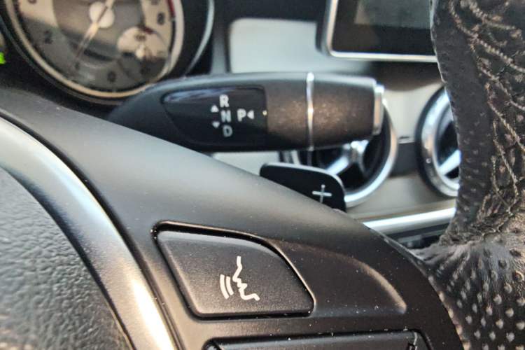 Used Mercedes-Benz GLA 2015 GLA 200 Sport Edition Gear Lever