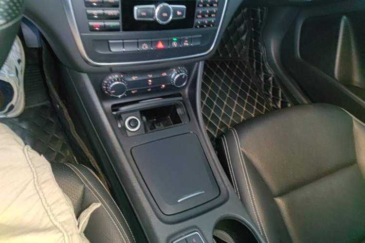 Used Mercedes-Benz GLA 2015 GLA 200 Sport Edition Gear Lever