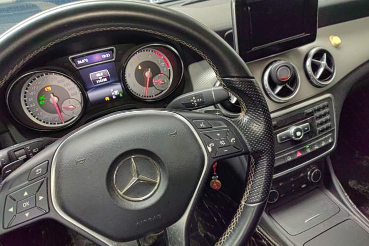 Used Mercedes-Benz GLA 2015 GLA 220 4MATIC Fashion Model Gear Lever
