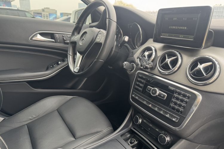 Used Mercedes-Benz GLA 2015 GLA 220 4MATIC Fashion Model Gear Lever