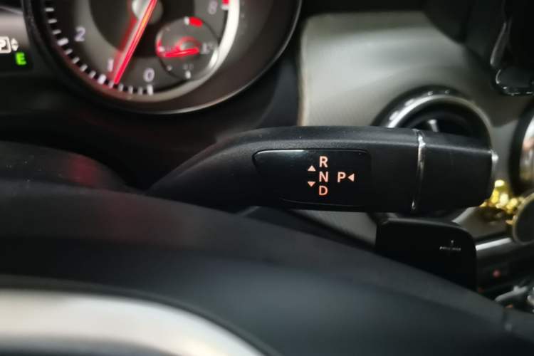 Used Mercedes-Benz GLA 2015 GLA 200 Fashion Model Gear Lever