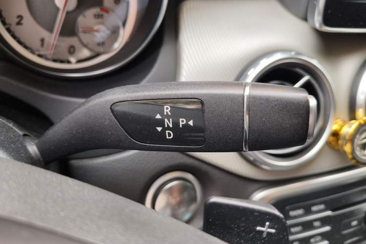 Used Mercedes-Benz GLA 2015 GLA 220 4MATIC Luxury Model Gear Lever