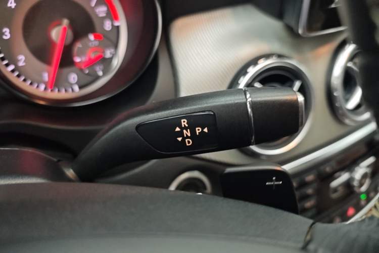 Used Mercedes-Benz GLA 2015 GLA 220 4MATIC Luxury Model Gear Lever