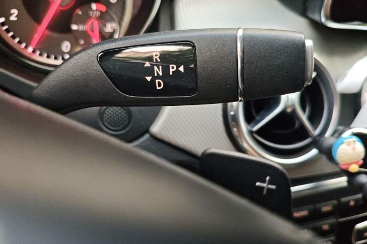 Used Mercedes-Benz GLA 2015 GLA 200 Sport Edition Gear Lever